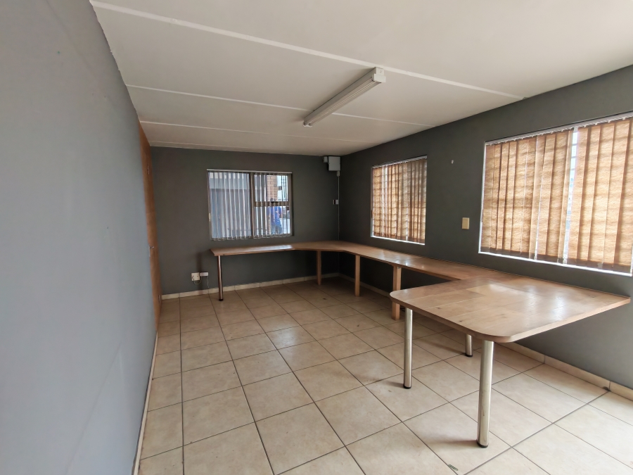 To Let Commercial Property for Rent in Broadlands Western Cape